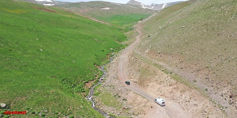 Sağlık çalışanları aşı için Aras Dağları'nı aşıyor