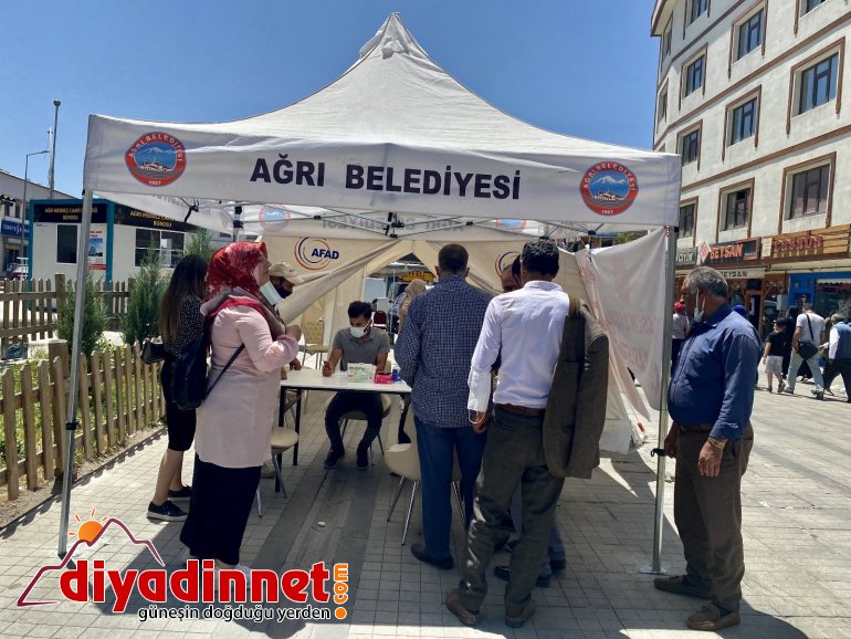 Kırmızı kategoride olan Ağrı da mobil aşı stantları ilgi görüyor3