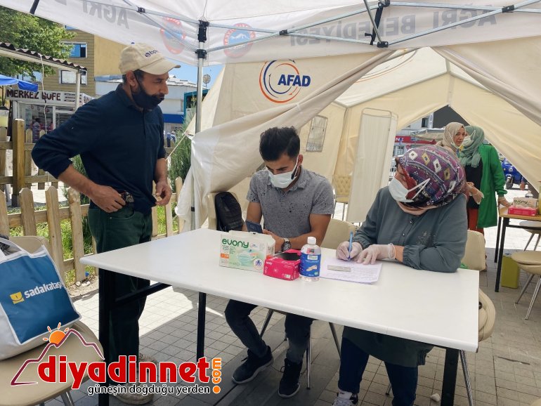 Kırmızı kategoride olan Ağrı da mobil aşı stantları ilgi görüyor6