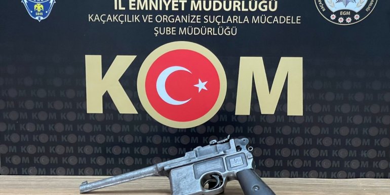 Malatya'da tarihi eser niteliği taşıdığı değerlendirilen yarı otomatik tabanca ele geçirildi