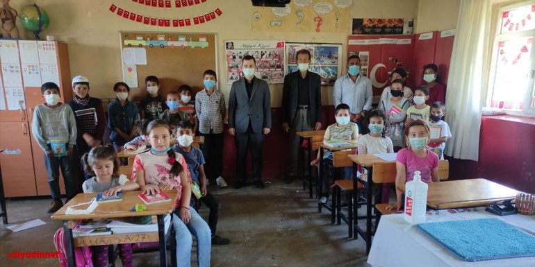 Malazgirt Kaymakamı Demirer köy ziyaretlerini sürdürüyor