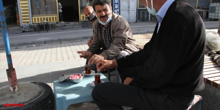 Malazgirt'te kademeli normalleşme süreciyle iş yerleri hizmete başladı