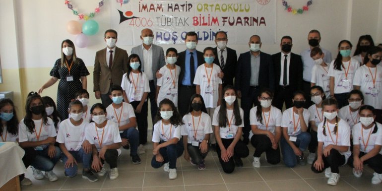 Malazgirt'te ortaokul öğrencilerinin hazırladığı TÜBİTAK projeleri sergilendi