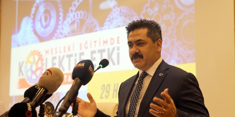 MEB Daire Başkanı Akgül, Malatya'da Mesleki Eğitimde Kolektif Etki Çalıştayı'nda konuştu: