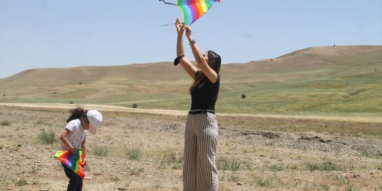 Korkut'ta uçurtma şenliği renkli görüntüler oluşturdu