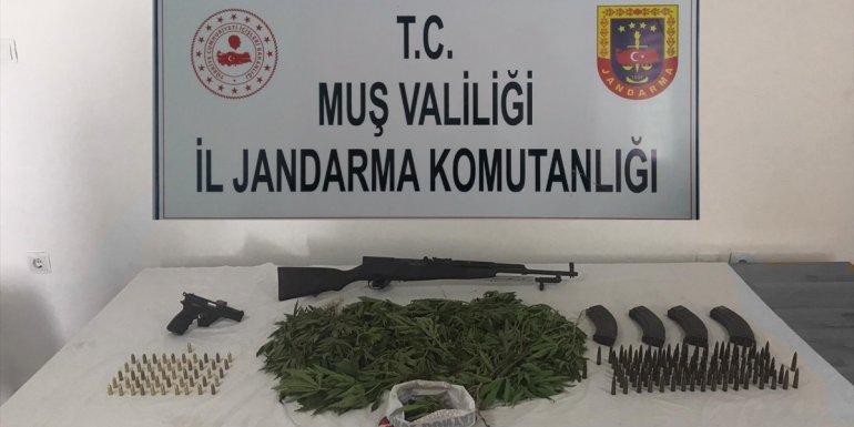 Muş'ta silah ve mühimmat ele geçirildi