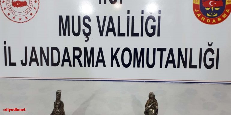 Muş'ta tarihi olduğu değerlendirilen Meryem Ana ve Artemis figürlü heykel ele geçirildi