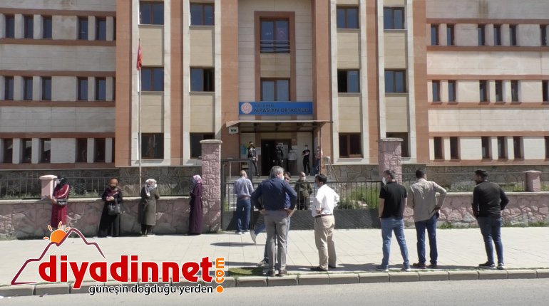 Öğrencilerin korona virüs tedbirli LGS heyecanı başladı5