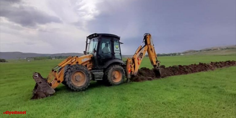 Özalp'ta tarımsal sulama kanalları temizleniyor