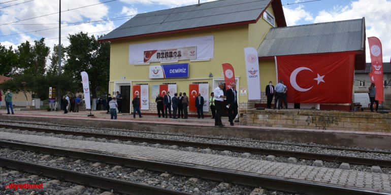 Sivas-Malatya arasındaki Demiriz Tren İstasyonunda şehit edilen 8 kişi törenle anıldı