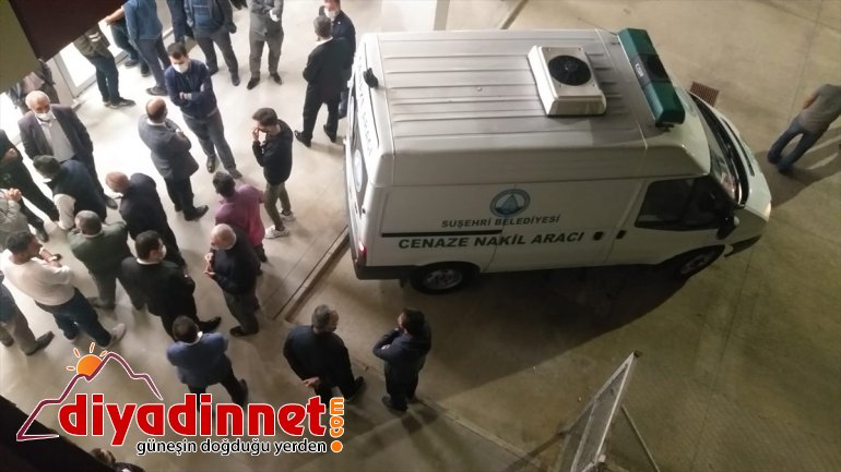 Sivas ta hafif ticari araç ile otomobil çarpıştı ölü2