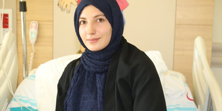 Tencerede kaynattığı sütün üzerine dökülmesi sonucu vücudunda yanıklar oluşan kadının tedavisi sürüyor