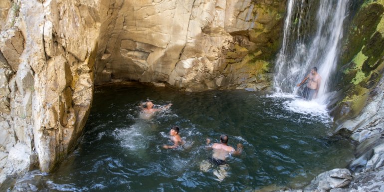 Tunceli'nin saklı güzelliği "Kakber Şelalesi" ziyaretçilerini cezbediyor