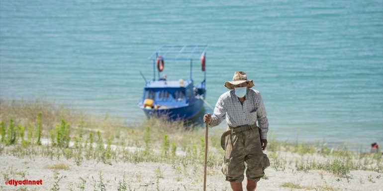 "Robinson Ziya'nın" Keban Baraj Gölü'ndeki adada huzurlu yaşamı