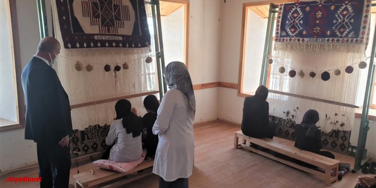 Tuşba Belediyesi'nin kadınlara yönelik halı ve kilim kursu yeniden açıldı