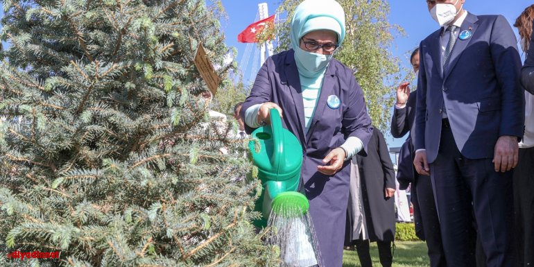 Cumhurbaşkanı Erdoğan'ın eşi Emine Erdoğan ve Bakan Kurum, Van'daki arıtma tesisini gezdi