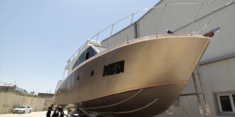 Van'da üretilen 13 metrelik yat Van Gölü'ne inmeye hazırlanıyor