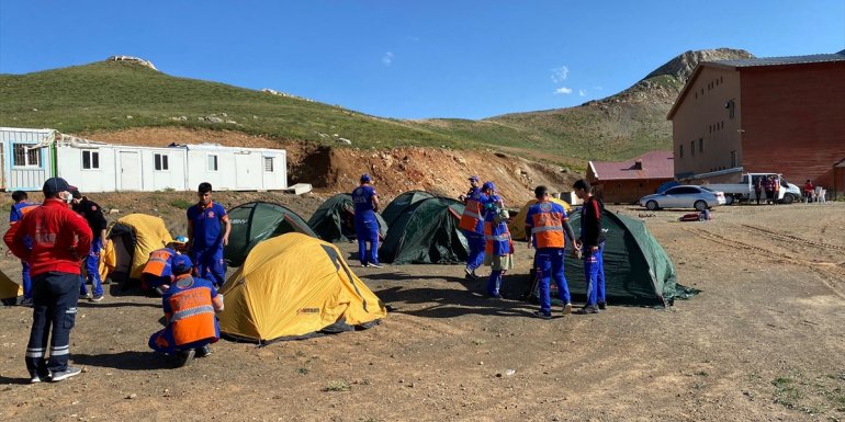 Sağlık çalışanları UMKE gönüllüsü olabilmek için zorlu eğitimlerden geçiyor
