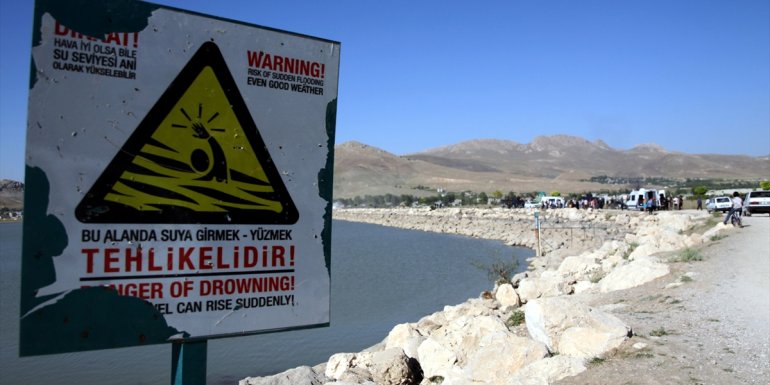 Van'da serinlemek için göle giren çocuk boğuldu