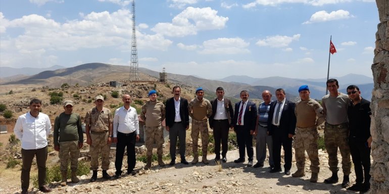 15 Temmuz gazileri Bitlis'te üs bölgesindeki askerleri ziyaret etti
