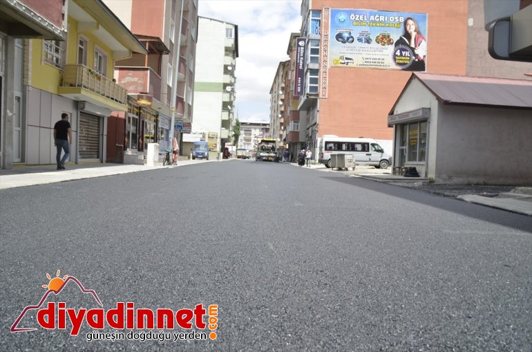 Ağrı ürettiği asfaltla yollarını asfaltlıyor Belediyesi kentin 4