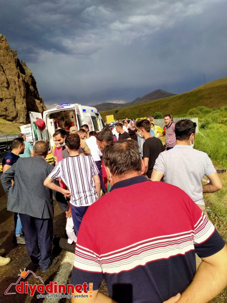 Ağrı da yolcu otobüsü devrildi yaralı2