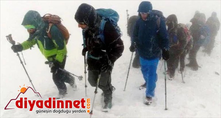 Ağrı Dağı'na tırmanan bir grup dağcı, yakalandıkları tipiye rağmen zirve yapmayı başardı