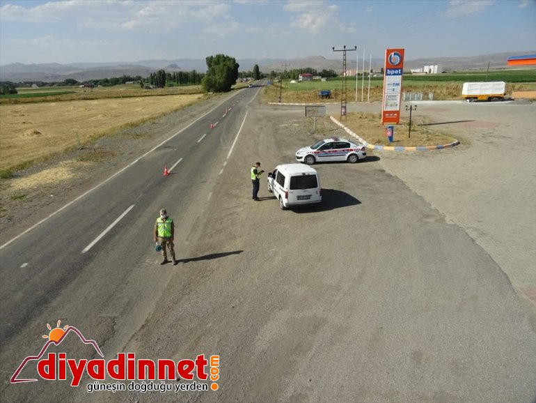 kara trafik denetlendi yolundaki helikopterle Ağrı-İran 5