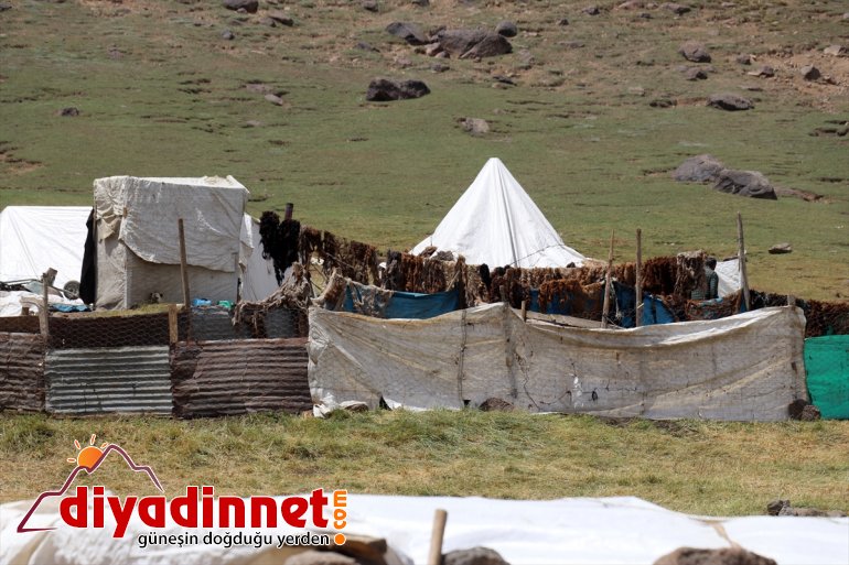 yaylalarındaki hediyeleriyle minikler, Kızılayın çifte yaşadı bayram Ağrı göçer 1