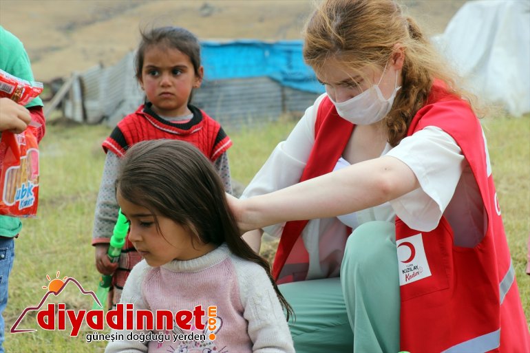 Kızılayın bayram çifte Ağrı minikler, hediyeleriyle yaşadı yaylalarındaki göçer 12