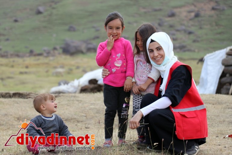 Ağrı göçer minikler, Kızılayın çifte hediyeleriyle yaylalarındaki yaşadı bayram 24