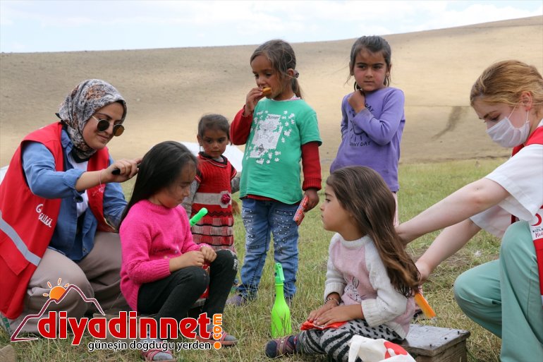 Ağrı hediyeleriyle yaşadı göçer Kızılayın çifte yaylalarındaki minikler, bayram 26