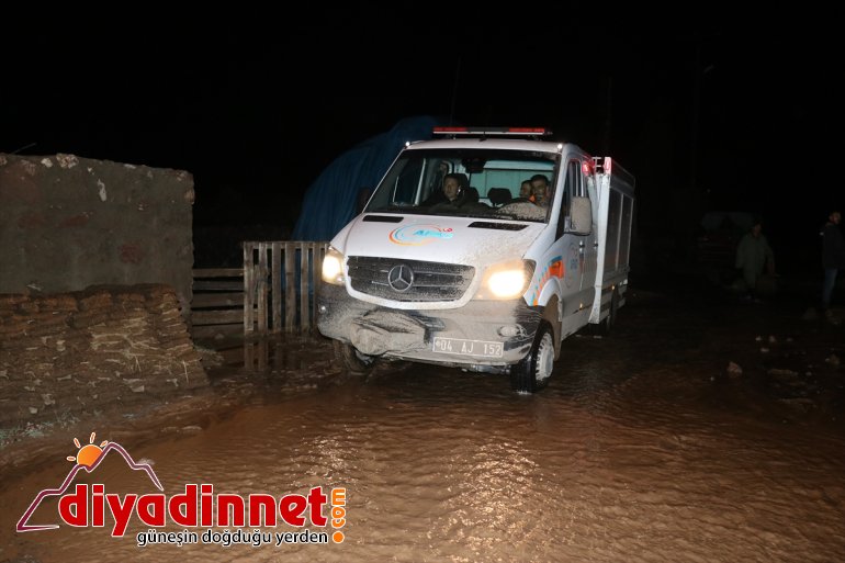 etkili açtı yol hasara sel olan bir Ağrı