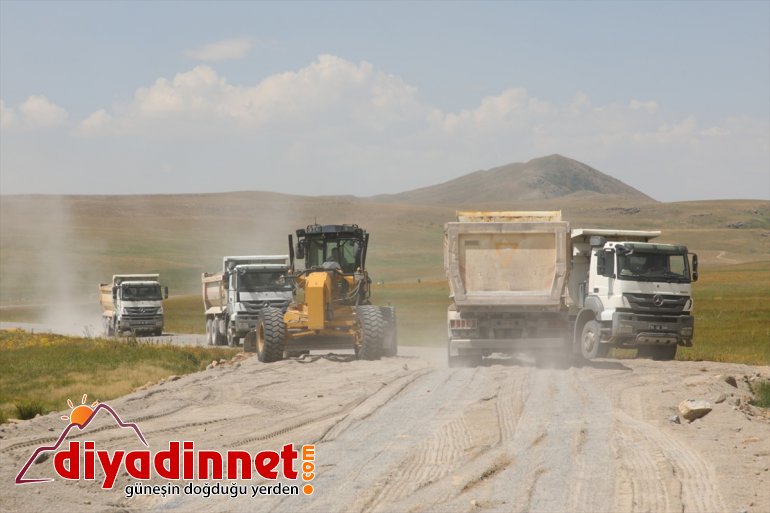 Ağrı'da sıcak asfalt kaplanacak köy yolları genişletiliyor