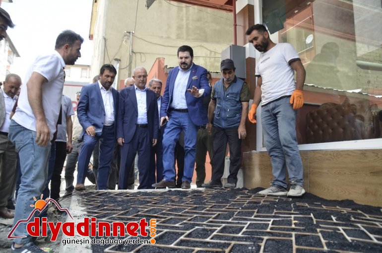 AK Parti Ağrı İl Yönetimi ve Başkan Sayan asfalt çalışmalarını yerinde inceledi1