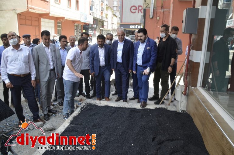 AK Parti Ağrı İl Yönetimi ve Başkan Sayan asfalt çalışmalarını yerinde inceledi2