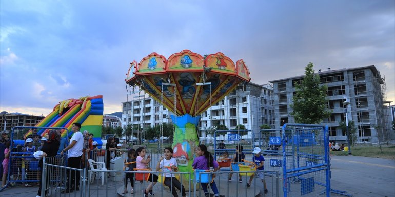 BİNGÖL - Çocuklar, 5 gün süren şenlikte keyifli zaman geçirdi1