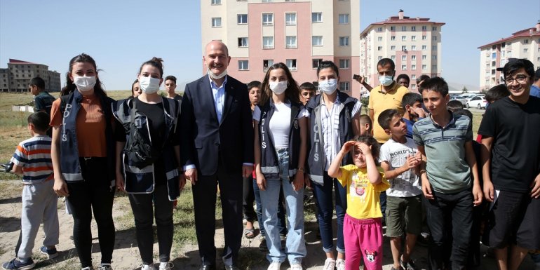 İçişleri Bakanı Soylu, Bitlis'te 112 Acil Çağrı Merkezi'nde incelemelerde bulundu