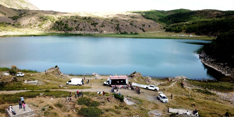 Nemrut Krater Gölü'nde çevre temizliğine dikkati çekmek için tiyatro oyunu sahnelendi