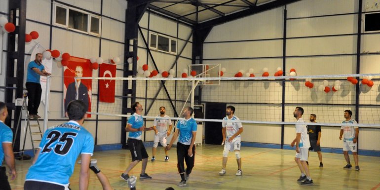 Çukurca'da kurumlar arası spor müsabakaları tamamlandı