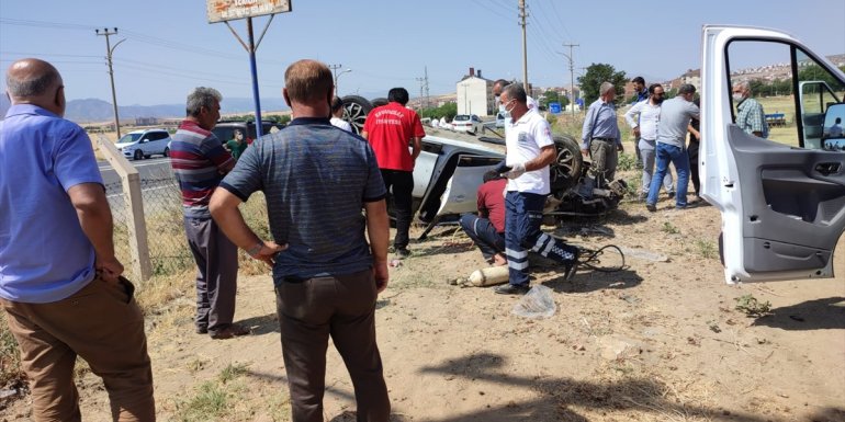 Elazığ'da otomobil devrildi: 1 ölü, 3 yaralı