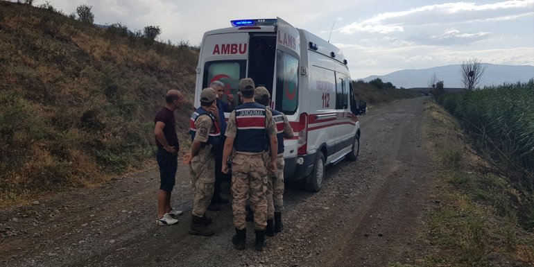 Erzincan'da Karasu Nehri'nde boğulma tehlikesi atlatan kişiyi arkadaşları kurtardı