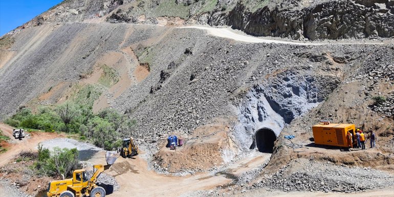 Erzincan'da yapımı süren Ballı Barajı bittiği zaman 11 bin 750 dekar araziyi sulayacak