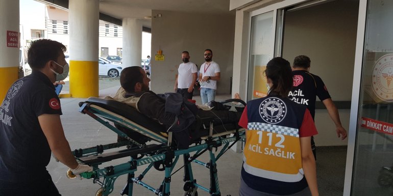 Erzincan'da silahla kazara kendini yaralayan çobanı jandarma ve sağlık ekipleri hastaneye ulaştırdı