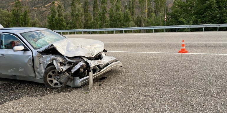 Erzurum'da iki otomobilin çarpışması sonucu 9 kişi yaralandı
