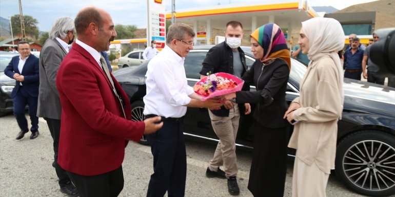 Gelecek Partisi Genel Başkanı Ahmet Davutoğlu, partisinin Oltu İlçe Teşkilatını açtı