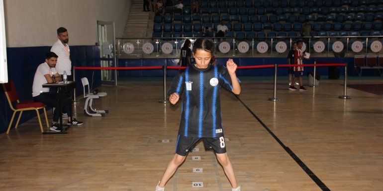 Hakkari'de öğrenciler spor lisesine girmek için kıyasıya yarıştı