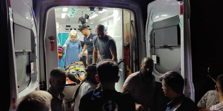 Hakkari'de yılanın soktuğu çobanın yardımına sağlık ekipleri ve köylüler yetişti