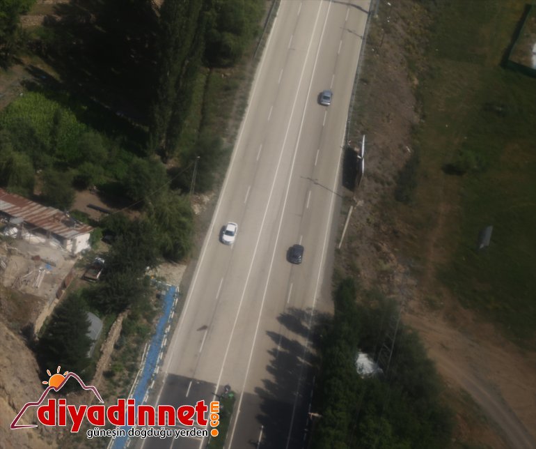 trafiğini kara denetledi helikopterle yolundaki Erzurum-Artvin Jandarma bayram 17