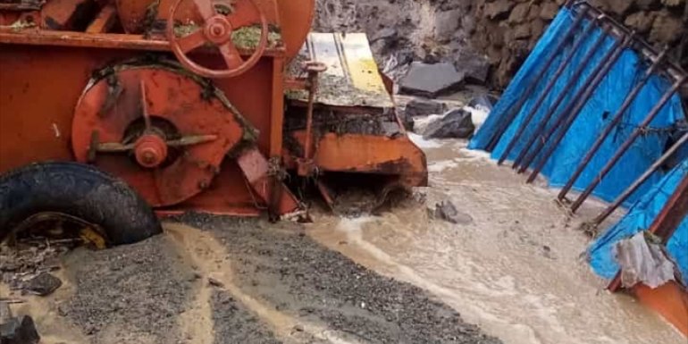 Kars'ta sel ev, ahır ve tarım aletlerine zarar verdi